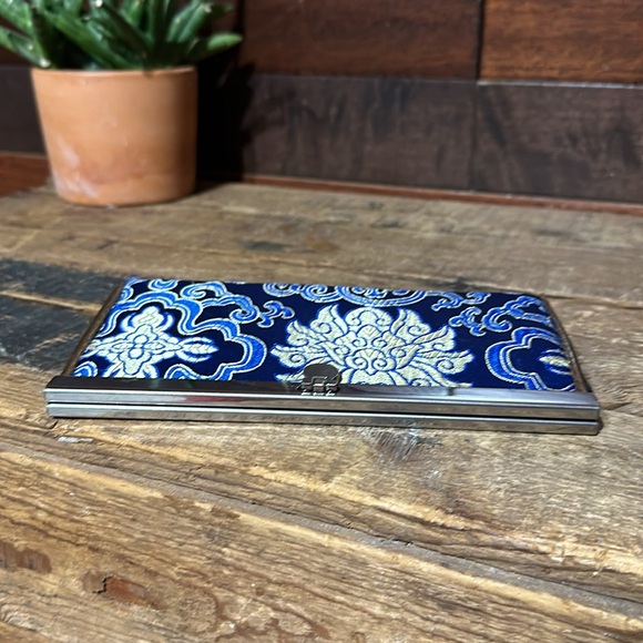 No Brand Tag Royal Blue and Gold Tapestry Wallet - Picture 6 of 8